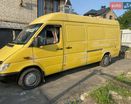 Желтый Мерседес Sprinter, объемом двигателя 2.2 л и пробегом 297 тыс. км за 7600 $, фото 1 на Automoto.ua