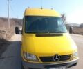 Желтый Мерседес Sprinter, объемом двигателя 2.15 л и пробегом 375 тыс. км за 6500 $, фото 1 на Automoto.ua