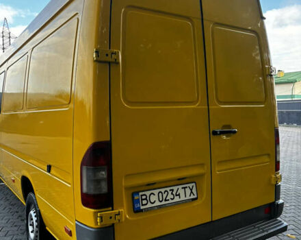 Желтый Мерседес Sprinter, объемом двигателя 2.15 л и пробегом 500 тыс. км за 9500 $, фото 4 на Automoto.ua