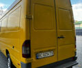 Желтый Мерседес Sprinter, объемом двигателя 2.15 л и пробегом 500 тыс. км за 9500 $, фото 4 на Automoto.ua