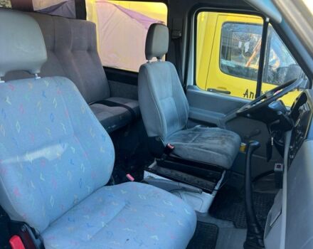 Желтый Мерседес Sprinter, объемом двигателя 0 л и пробегом 300 тыс. км за 3100 $, фото 5 на Automoto.ua