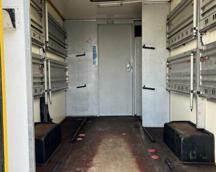Желтый Мерседес Sprinter, объемом двигателя 0 л и пробегом 222 тыс. км за 12777 $, фото 7 на Automoto.ua