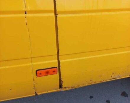 Желтый Мерседес Sprinter, объемом двигателя 2.15 л и пробегом 375 тыс. км за 6500 $, фото 13 на Automoto.ua