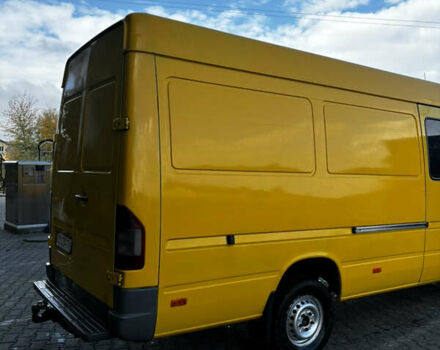 Желтый Мерседес Sprinter, объемом двигателя 2.15 л и пробегом 500 тыс. км за 9500 $, фото 5 на Automoto.ua