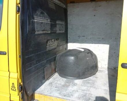 Желтый Мерседес Sprinter, объемом двигателя 2.15 л и пробегом 375 тыс. км за 6500 $, фото 16 на Automoto.ua