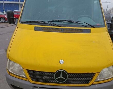 Желтый Мерседес Sprinter, объемом двигателя 2.15 л и пробегом 318 тыс. км за 8100 $, фото 2 на Automoto.ua