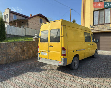 Желтый Мерседес Sprinter, объемом двигателя 2.1 л и пробегом 445 тыс. км за 9000 $, фото 4 на Automoto.ua