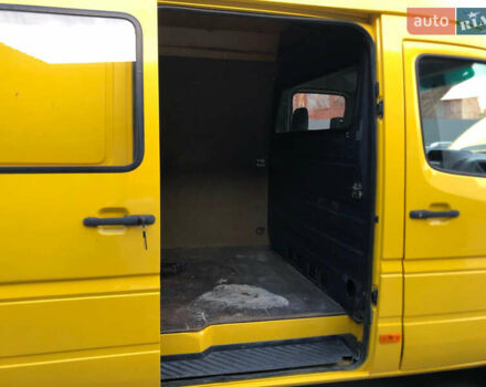 Желтый Мерседес Sprinter, объемом двигателя 2.2 л и пробегом 335 тыс. км за 12300 $, фото 23 на Automoto.ua
