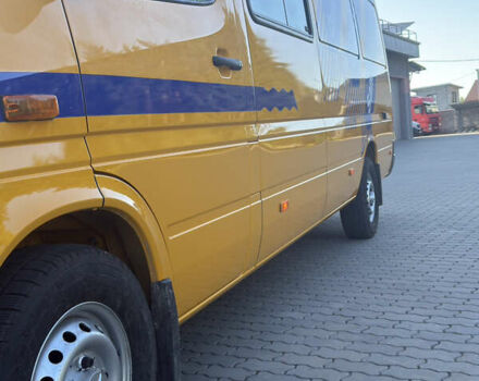 Желтый Мерседес Sprinter, объемом двигателя 2.7 л и пробегом 400 тыс. км за 18200 $, фото 25 на Automoto.ua