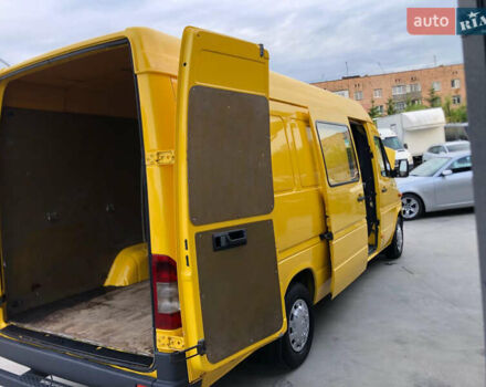 Желтый Мерседес Sprinter, объемом двигателя 2.2 л и пробегом 335 тыс. км за 12300 $, фото 28 на Automoto.ua