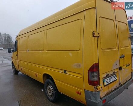 Желтый Мерседес Sprinter, объемом двигателя 2.15 л и пробегом 318 тыс. км за 8200 $, фото 4 на Automoto.ua