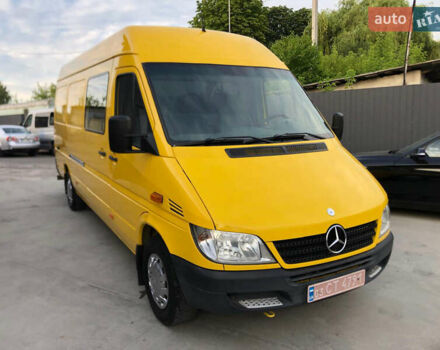 Желтый Мерседес Sprinter, объемом двигателя 2.2 л и пробегом 335 тыс. км за 12300 $, фото 1 на Automoto.ua