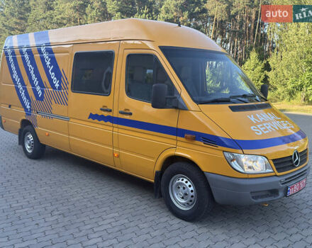 Желтый Мерседес Sprinter, объемом двигателя 2.7 л и пробегом 400 тыс. км за 18200 $, фото 13 на Automoto.ua
