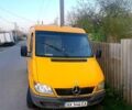 Желтый Мерседес Sprinter, объемом двигателя 2.2 л и пробегом 300 тыс. км за 6500 $, фото 1 на Automoto.ua