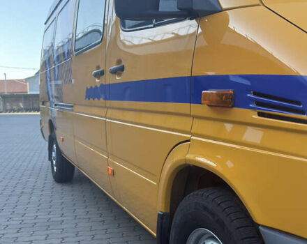 Желтый Мерседес Sprinter, объемом двигателя 2.7 л и пробегом 400 тыс. км за 18200 $, фото 30 на Automoto.ua