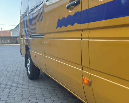 Желтый Мерседес Sprinter, объемом двигателя 2.7 л и пробегом 400 тыс. км за 18200 $, фото 32 на Automoto.ua