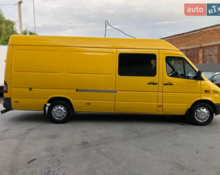 Желтый Мерседес Sprinter, объемом двигателя 2.2 л и пробегом 335 тыс. км за 12300 $, фото 2 на Automoto.ua