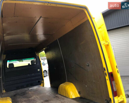 Желтый Мерседес Sprinter, объемом двигателя 2.2 л и пробегом 335 тыс. км за 12300 $, фото 32 на Automoto.ua