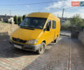 Желтый Мерседес Sprinter, объемом двигателя 2.1 л и пробегом 445 тыс. км за 9000 $, фото 1 на Automoto.ua