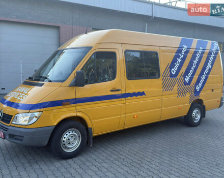 Желтый Мерседес Sprinter, объемом двигателя 2.7 л и пробегом 400 тыс. км за 18200 $, фото 1 на Automoto.ua