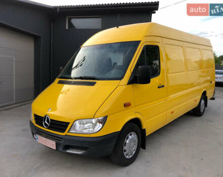 Желтый Мерседес Sprinter, объемом двигателя 2.2 л и пробегом 335 тыс. км за 12300 $, фото 3 на Automoto.ua