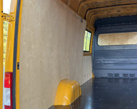 Желтый Мерседес Sprinter, объемом двигателя 2.7 л и пробегом 400 тыс. км за 18200 $, фото 76 на Automoto.ua