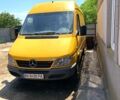 Желтый Мерседес Sprinter, объемом двигателя 2.1 л и пробегом 200 тыс. км за 7800 $, фото 1 на Automoto.ua