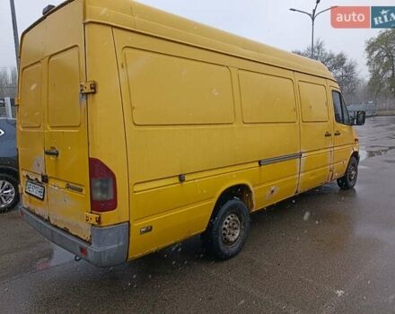 Желтый Мерседес Sprinter, объемом двигателя 2.15 л и пробегом 318 тыс. км за 8200 $, фото 3 на Automoto.ua