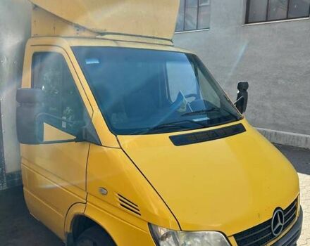 Желтый Мерседес Sprinter, объемом двигателя 2.15 л и пробегом 400 тыс. км за 7000 $, фото 8 на Automoto.ua