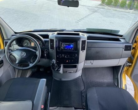Желтый Мерседес Sprinter, объемом двигателя 2.1 л и пробегом 313 тыс. км за 11950 $, фото 7 на Automoto.ua