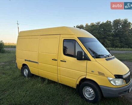 Желтый Мерседес Sprinter, объемом двигателя 2.15 л и пробегом 483 тыс. км за 9000 $, фото 9 на Automoto.ua