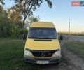 Желтый Мерседес Sprinter, объемом двигателя 2.15 л и пробегом 483 тыс. км за 9000 $, фото 1 на Automoto.ua