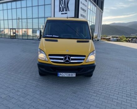 Желтый Мерседес Sprinter, объемом двигателя 2.1 л и пробегом 313 тыс. км за 11950 $, фото 1 на Automoto.ua