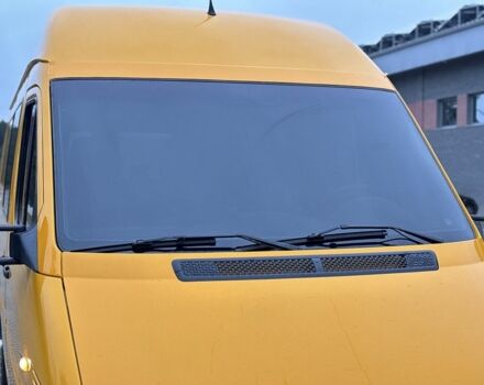 Желтый Мерседес Sprinter, объемом двигателя 2.1 л и пробегом 350 тыс. км за 11100 $, фото 16 на Automoto.ua