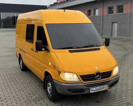 Желтый Мерседес Sprinter, объемом двигателя 2.1 л и пробегом 350 тыс. км за 11100 $, фото 1 на Automoto.ua