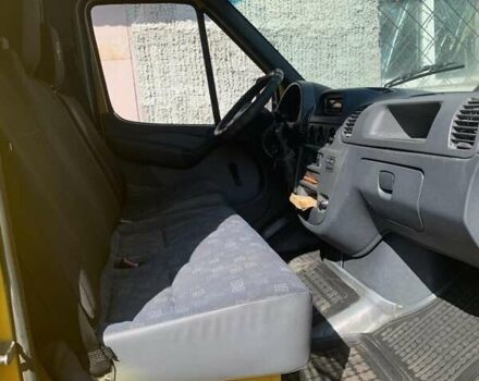 Желтый Мерседес Sprinter, объемом двигателя 2.15 л и пробегом 480 тыс. км за 7300 $, фото 5 на Automoto.ua