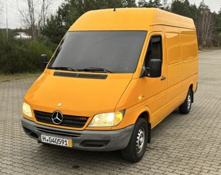 Желтый Мерседес Sprinter, объемом двигателя 2.1 л и пробегом 350 тыс. км за 11100 $, фото 2 на Automoto.ua
