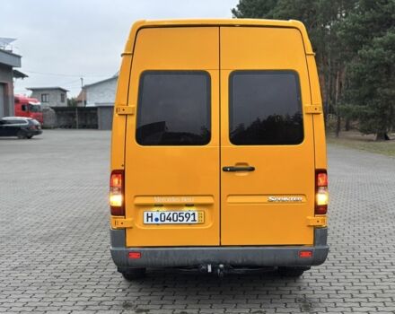 Желтый Мерседес Sprinter, объемом двигателя 2.1 л и пробегом 350 тыс. км за 11100 $, фото 6 на Automoto.ua
