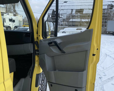 Желтый Мерседес Sprinter, объемом двигателя 2.99 л и пробегом 420 тыс. км за 18400 $, фото 16 на Automoto.ua