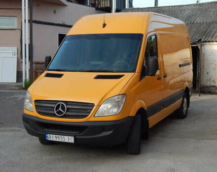 Желтый Мерседес Sprinter, объемом двигателя 2.15 л и пробегом 630 тыс. км за 12500 $, фото 1 на Automoto.ua