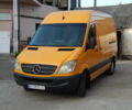 Желтый Мерседес Sprinter, объемом двигателя 2.15 л и пробегом 630 тыс. км за 12500 $, фото 1 на Automoto.ua