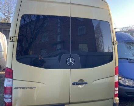 Желтый Мерседес Sprinter, объемом двигателя 3 л и пробегом 400 тыс. км за 13200 $, фото 6 на Automoto.ua