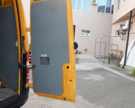 Желтый Мерседес Sprinter, объемом двигателя 2.15 л и пробегом 630 тыс. км за 12500 $, фото 13 на Automoto.ua