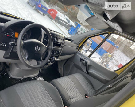 Желтый Мерседес Sprinter, объемом двигателя 2.99 л и пробегом 420 тыс. км за 18400 $, фото 13 на Automoto.ua
