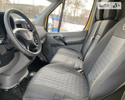 Желтый Мерседес Sprinter, объемом двигателя 2.99 л и пробегом 420 тыс. км за 18400 $, фото 12 на Automoto.ua