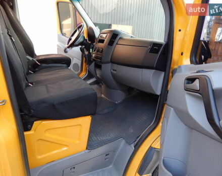 Желтый Мерседес Sprinter, объемом двигателя 2.15 л и пробегом 630 тыс. км за 12500 $, фото 11 на Automoto.ua