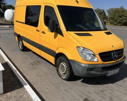 Желтый Мерседес Sprinter, объемом двигателя 2.1 л и пробегом 600 тыс. км за 10000 $, фото 1 на Automoto.ua