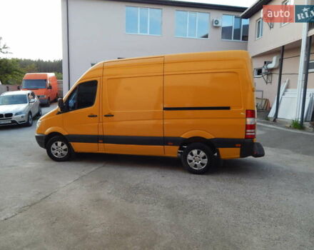 Желтый Мерседес Sprinter, объемом двигателя 2.15 л и пробегом 630 тыс. км за 12500 $, фото 3 на Automoto.ua