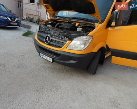 Желтый Мерседес Sprinter, объемом двигателя 2.15 л и пробегом 630 тыс. км за 12500 $, фото 19 на Automoto.ua