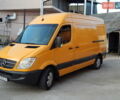Желтый Мерседес Sprinter, объемом двигателя 2.15 л и пробегом 630 тыс. км за 12500 $, фото 2 на Automoto.ua